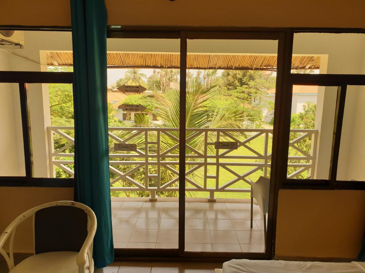 Djembe Beach Resort Kololi Ngoại thất bức ảnh